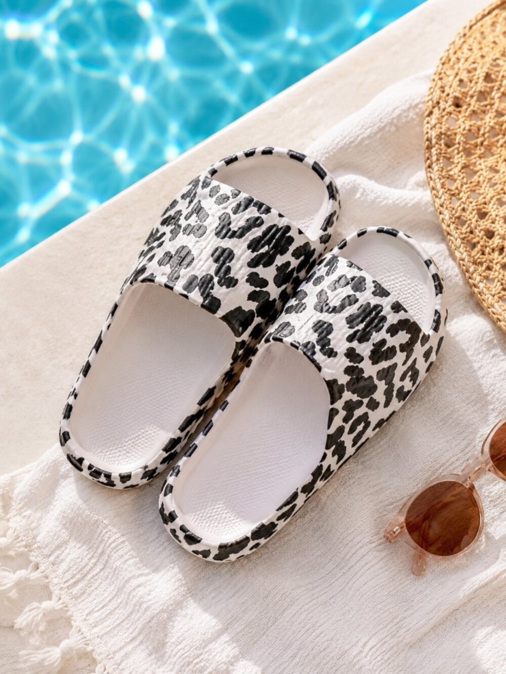 Julia Rose White Leopard Insanely Comfy Slides New In Bag - Sizes S/M or L/XL